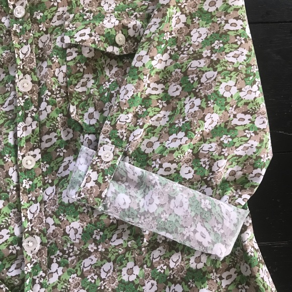 🍃LOFT Button Blouse - Picture 2 of 8